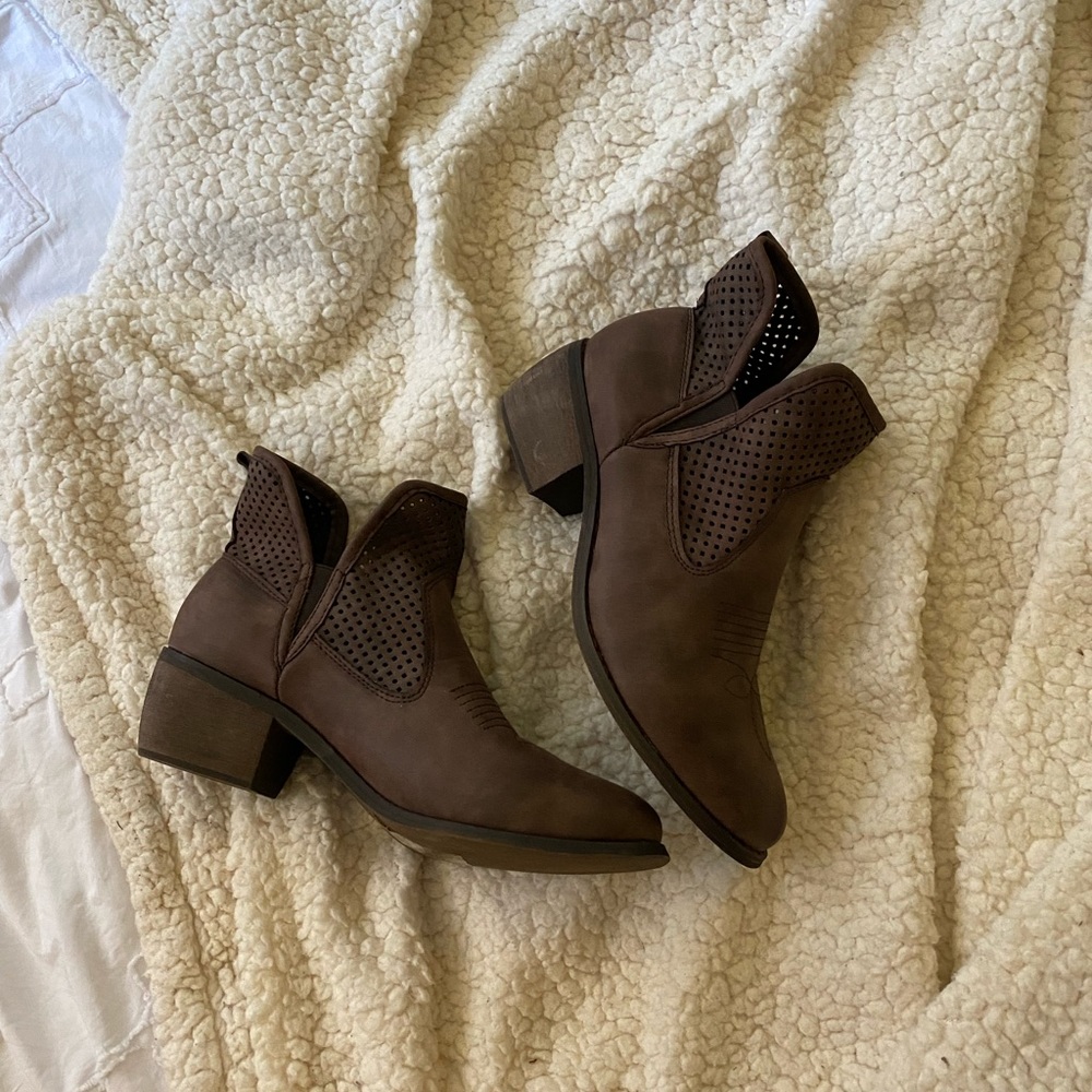 Ankle booties